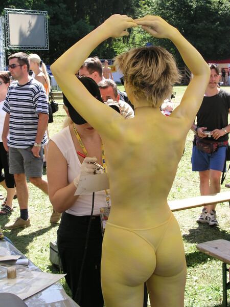 File:Golden android girl body painting b.jpg